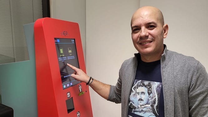 Public transport: ticketing is done with a self-sanitising screen